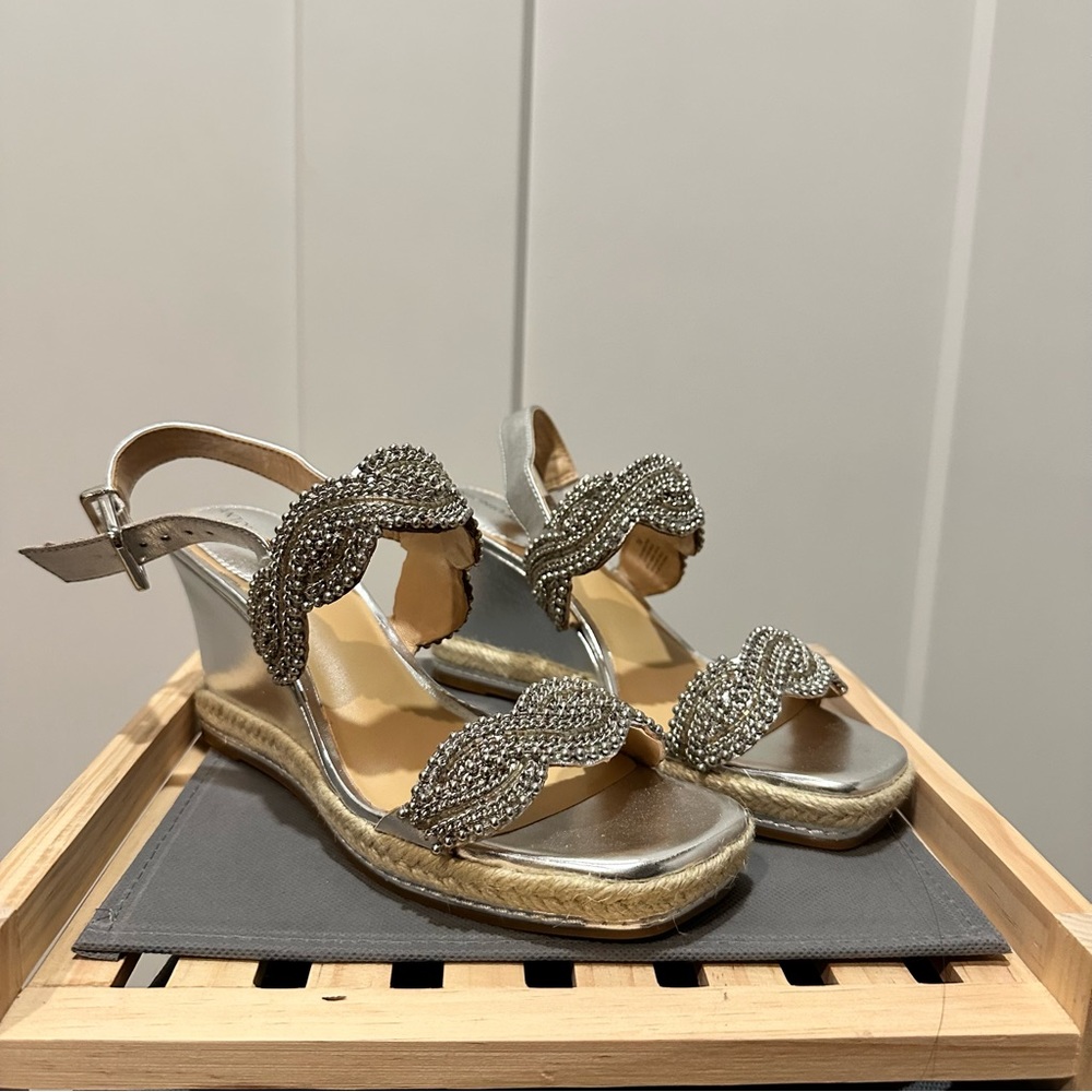 NWOT Antonio Melani wedges size 7
